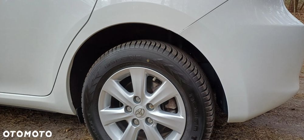 Toyota Auris 1.4 D-4D Luna - 4