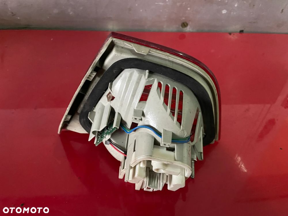BMW E90 LAMPA TYLNA LEWA W KLAPĘ 7154155 - 3