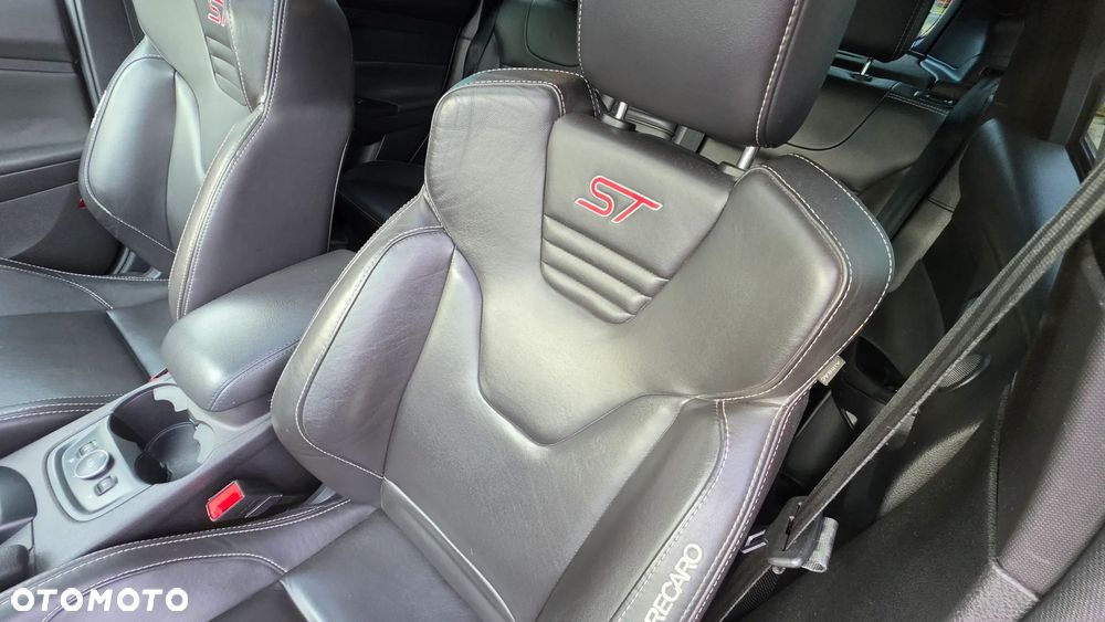 Ford Focus 2.0 EcoBoost ST mit Leder-Exclusiv-Paket - 26