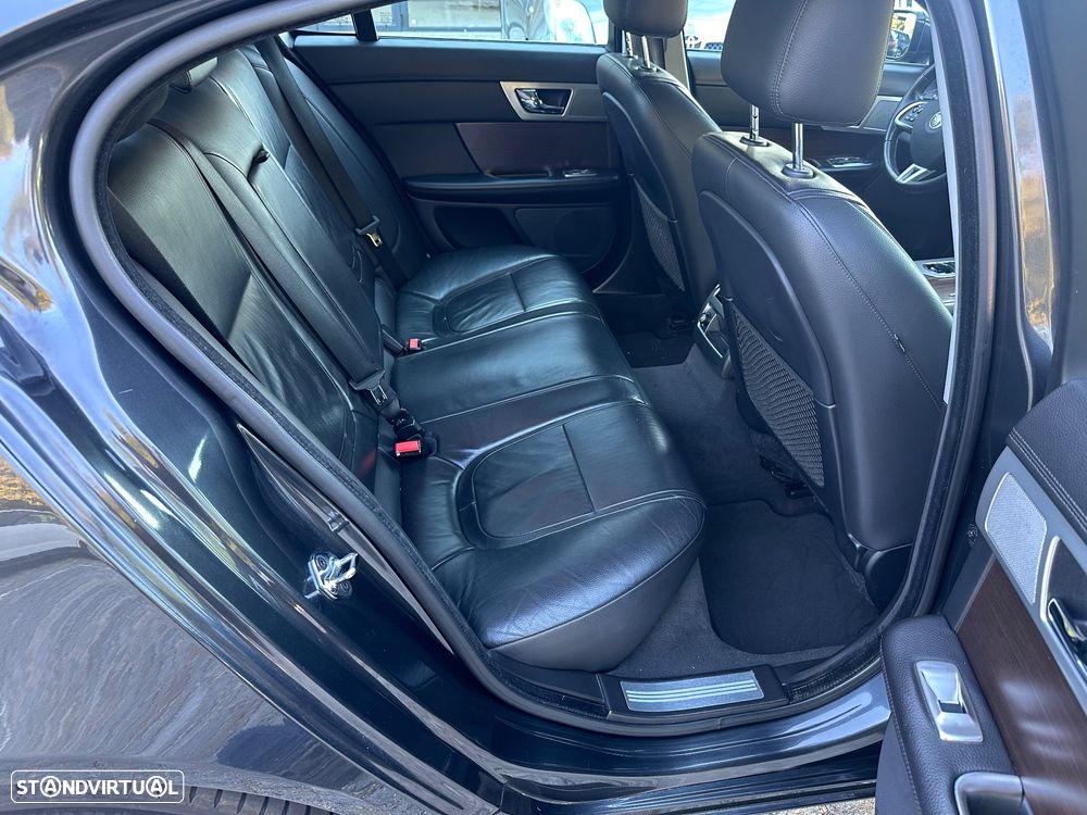Jaguar XF 2.2 D Premium Luxury - 19