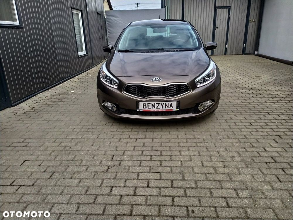 Kia Ceed 1.6 GDI Dream Team Edition - 11