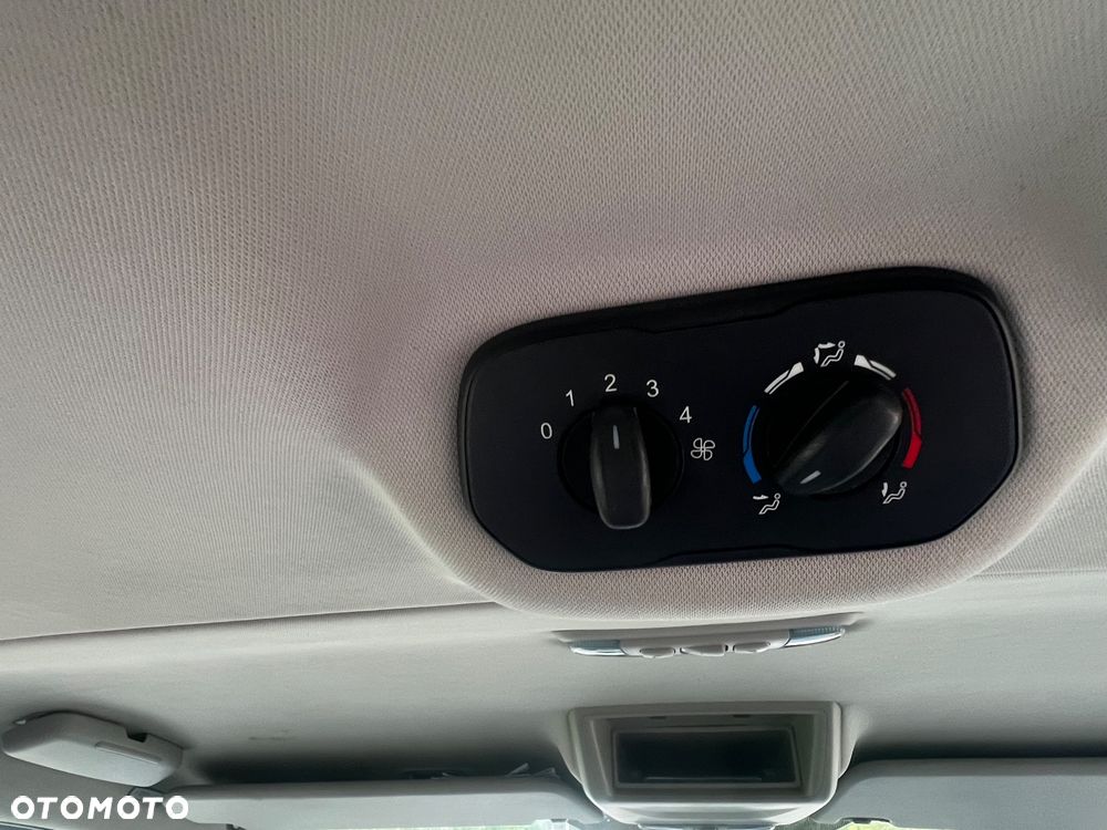 Ford Tourneo Custom - 11