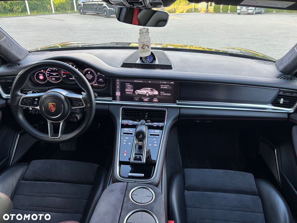 Porsche Panamera GTS Sport Turismo - 27