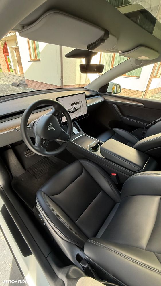 Tesla Model Y AWD Performance - 5