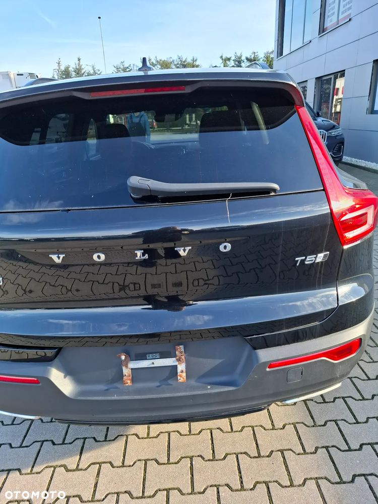 Volvo XC40 zderzak tyl kod lakieru 019 - 14