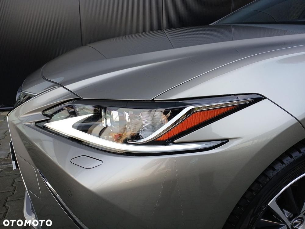 Lexus ES 300h Business Edition - 27