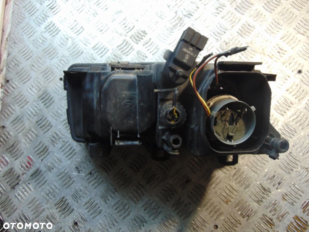 Lampa prawy przód BMW e36 - 2