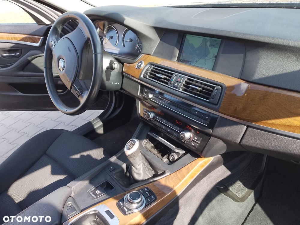 BMW Seria 5 523i - 14