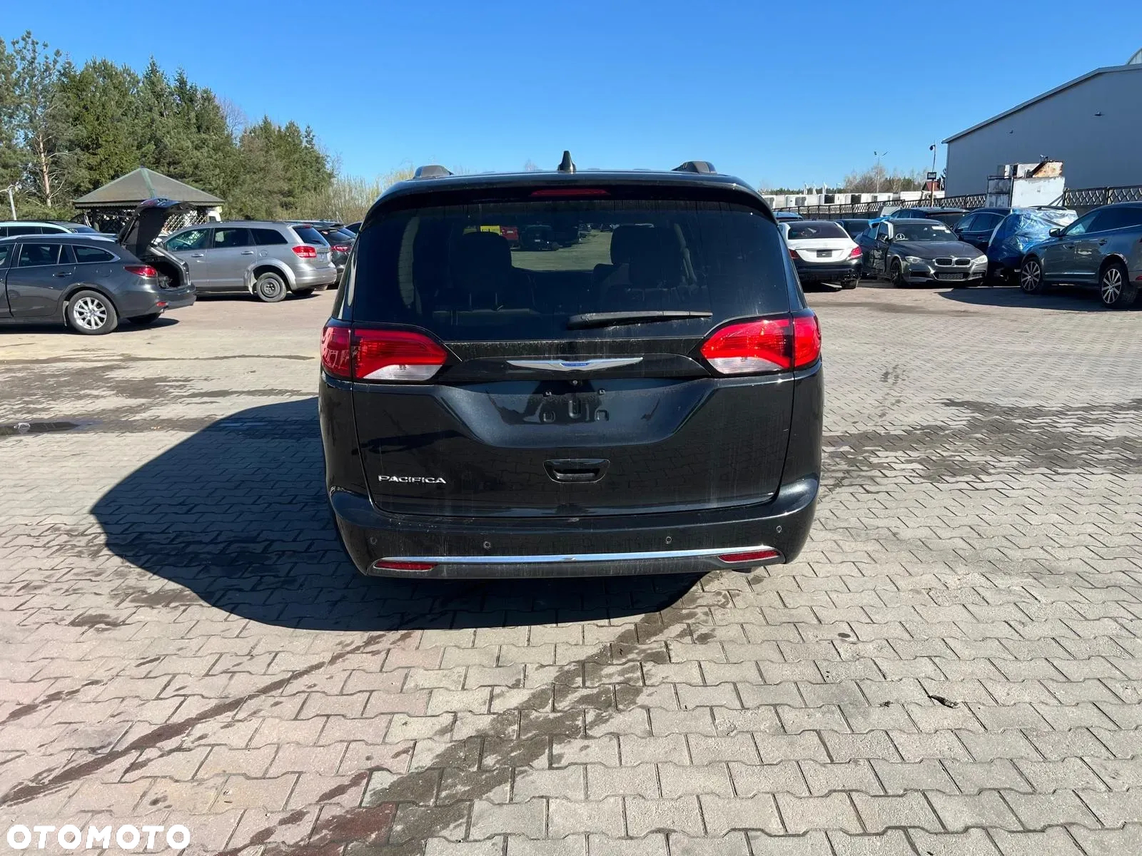 Chrysler Pacifica - 8