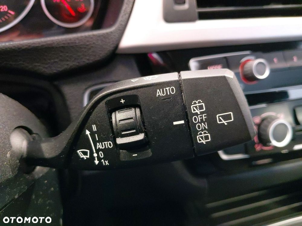 BMW Seria 3 318i - 21
