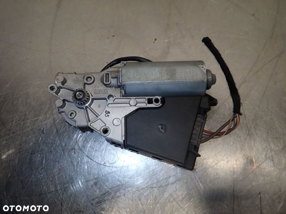 SILNICZEK SZYBERDACHU VOLKSWAGEN TOUAREG 5.0 8D0959591C - 2