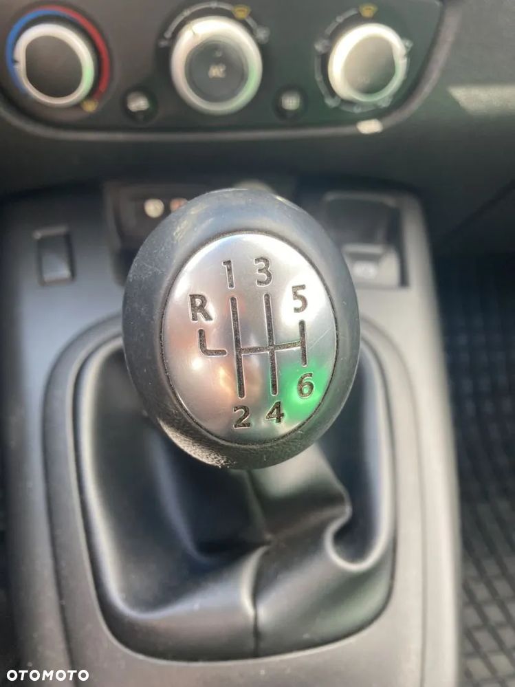 Renault Scenic 1.6 16V 110 Authentique - 3