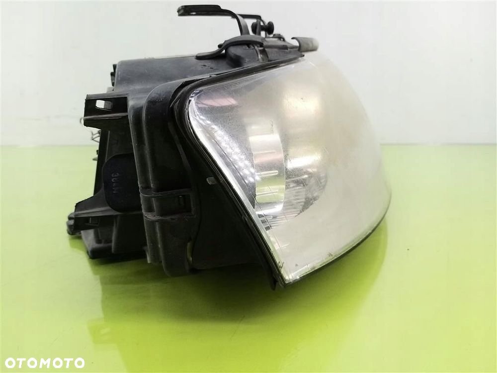 Reflektor lampa przód prawa Audi A4 B6 8E 2000-2004 8E0941004F 89305700 - 3