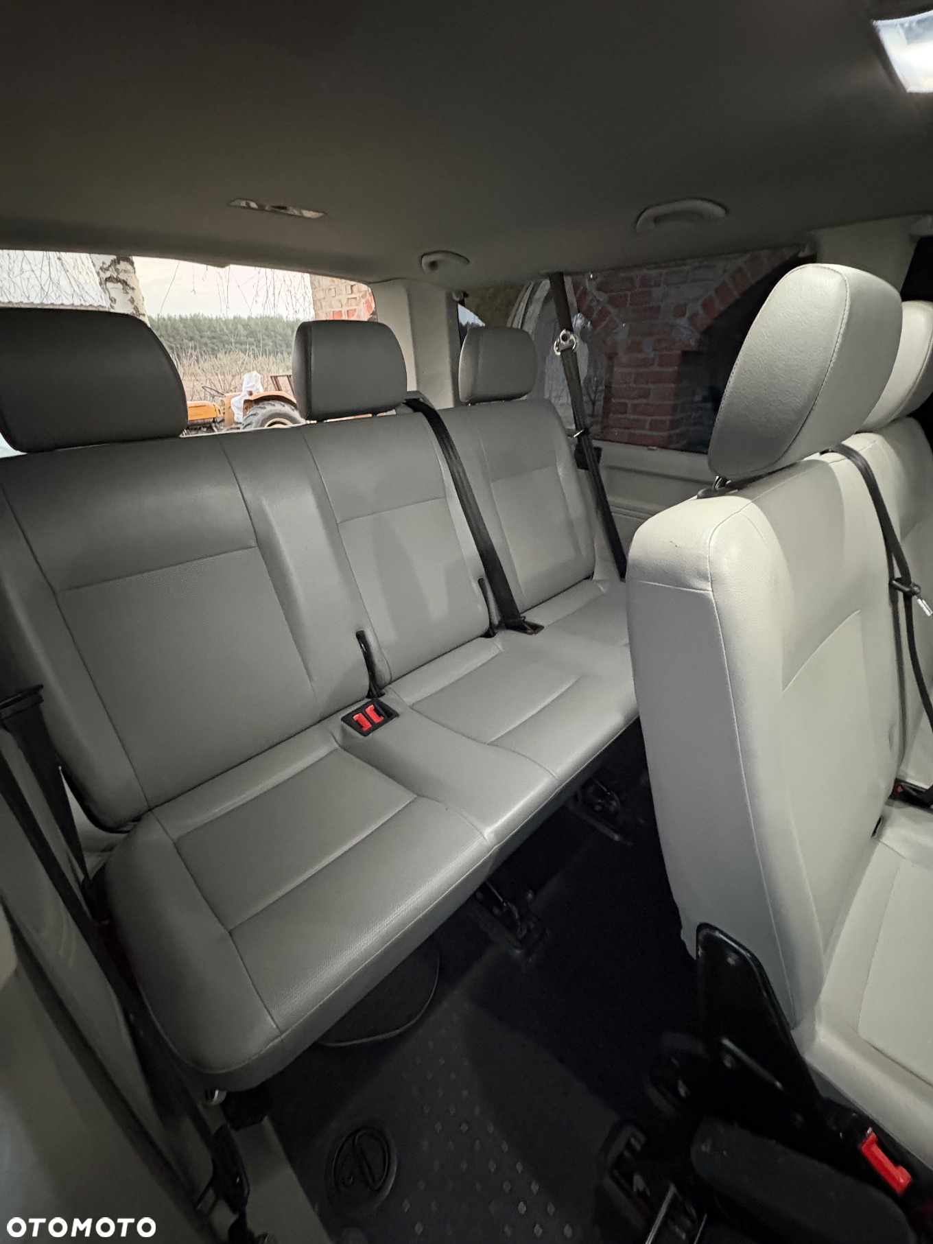 Volkswagen Caravelle - 12