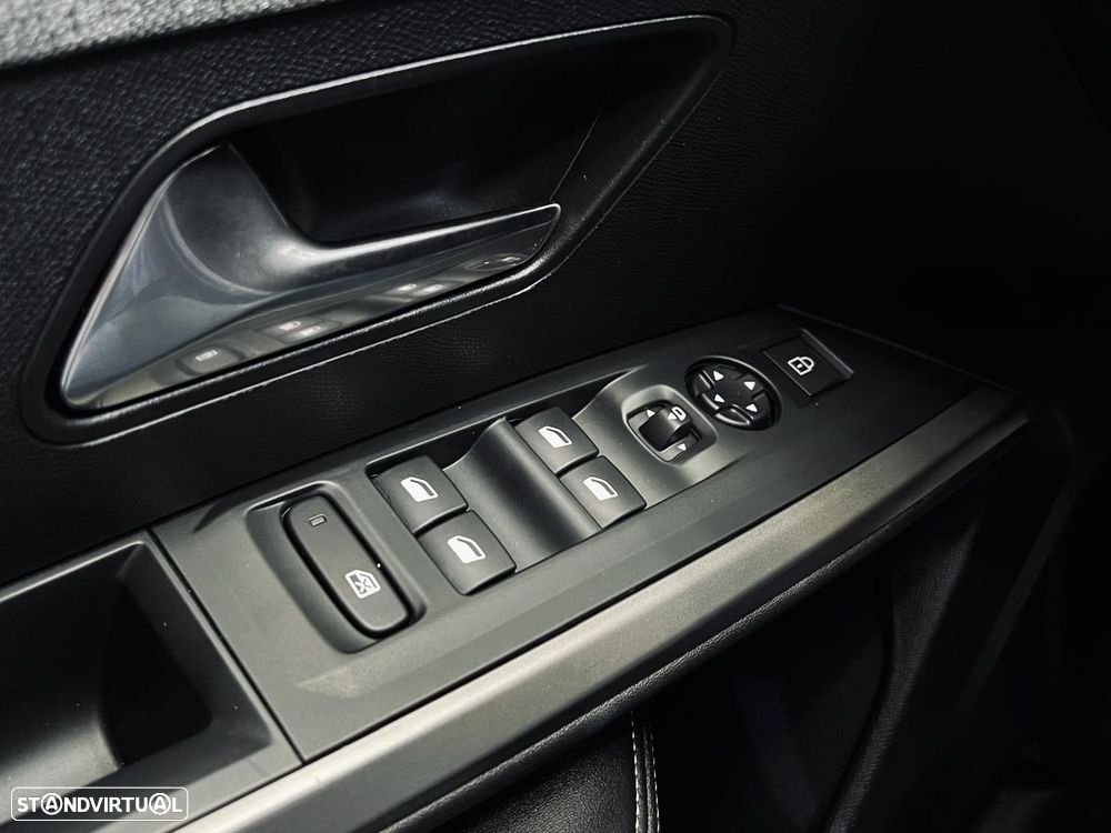 Peugeot 5008 1.2 Hybrid Allure e-DCS6 - 39