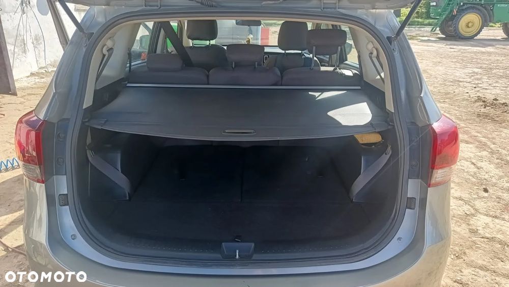 Kia Carens 1.6 GDI M 7os EU6 - 12