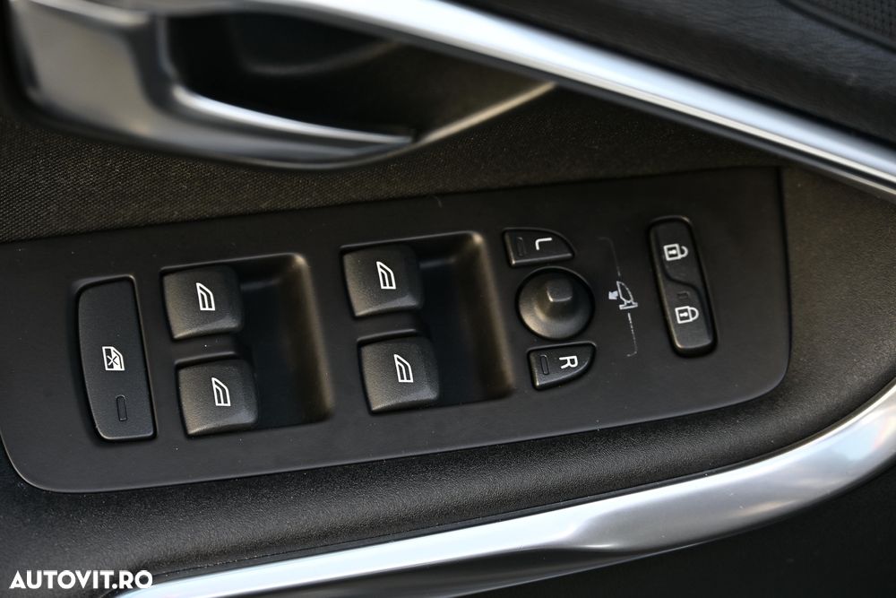 Volvo V40 D3 Geartronic - 33