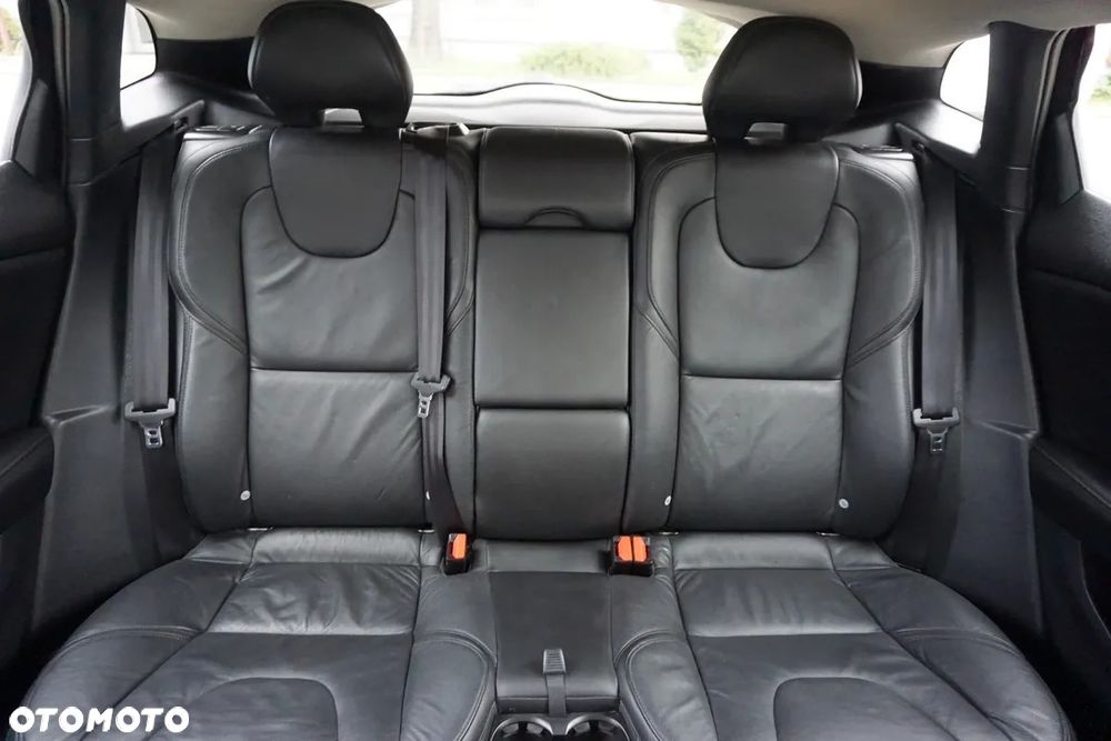 Volvo V40 D3 Summum - 38