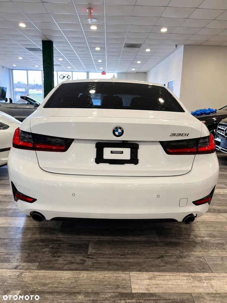 BMW Seria 3 330i M Sport - 4