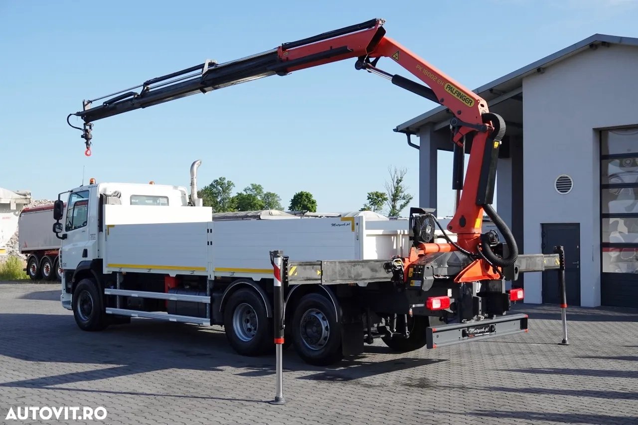DAF CF 370 / 6x2 / PANEL - cutie: 6,4 m / + HDS PALFINGER PK 18002 - max. 6.000 kg / PILOT / EURO 6 / AXĂ RIDICATĂ - 2