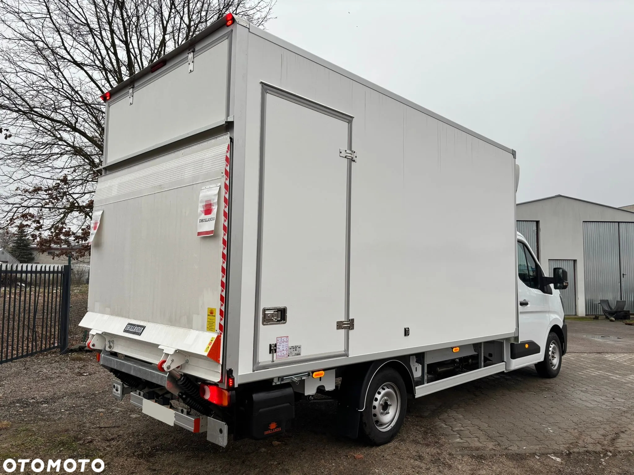Renault Master 9EP kontener z windą - 2
