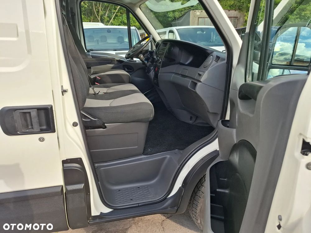 Iveco Daily 35S13 L2H2 ŚREDNIAK Klima HAK 3500KG - 16
