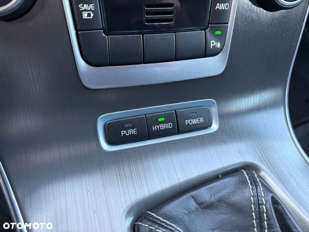 Volvo V60 D6 AWD Plug-in Hybrid Momentum - 15