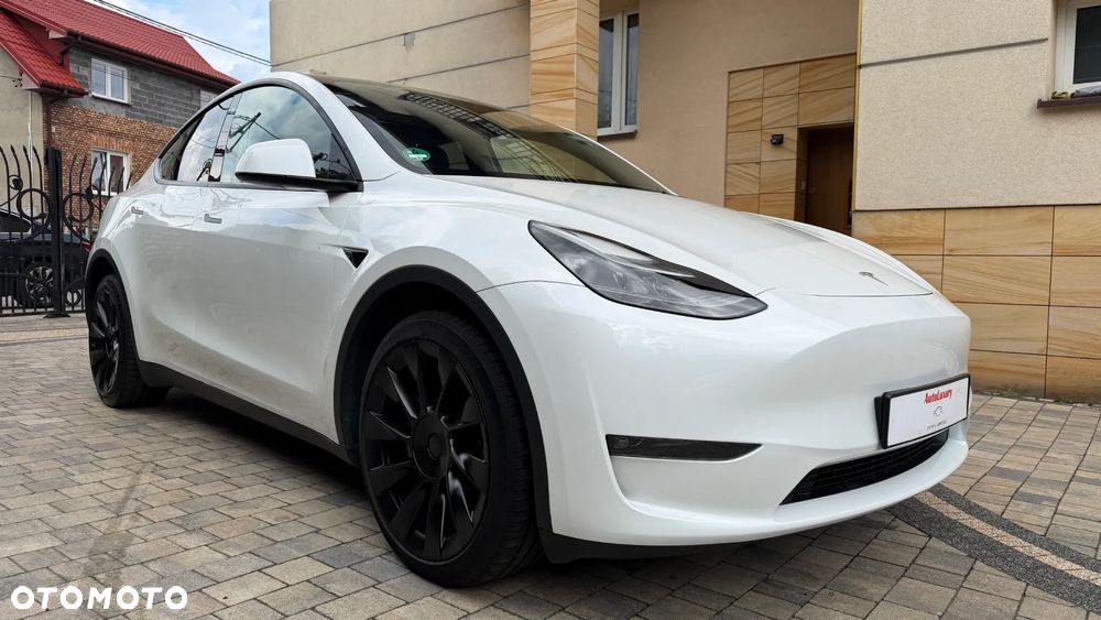 Tesla Model Y Long Range AWD - 17