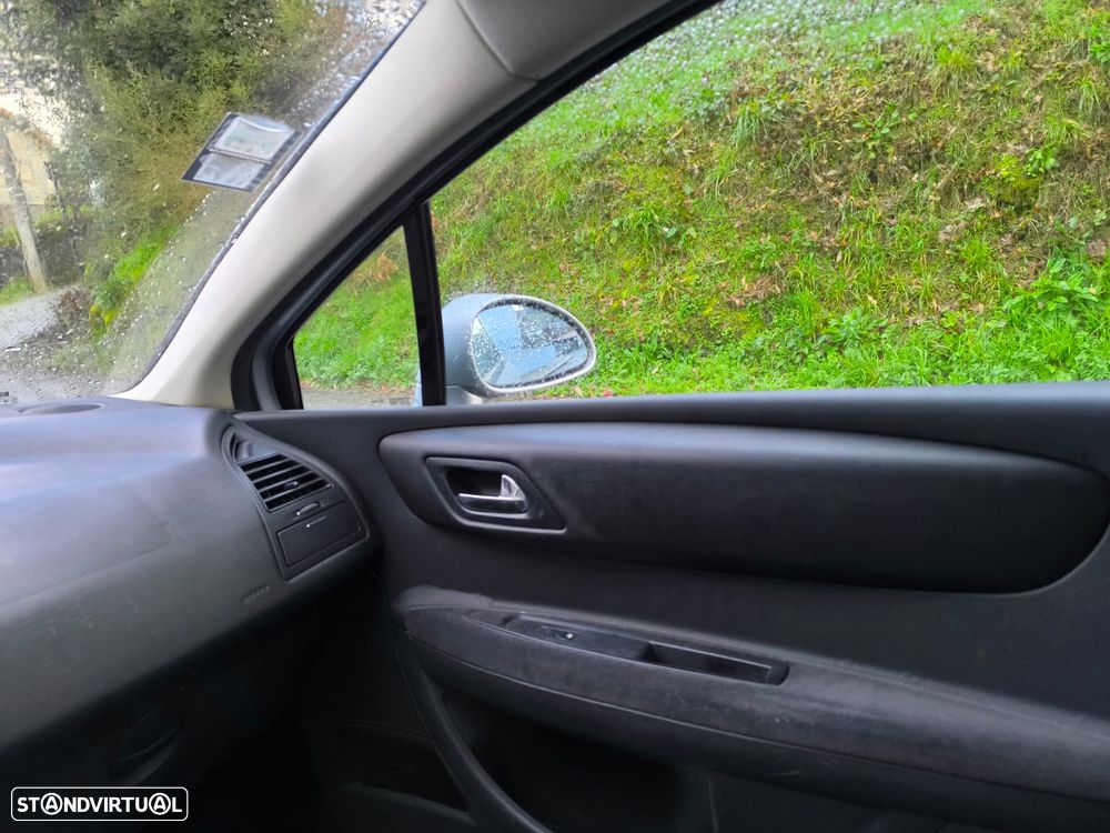 Citroën C4 1.6 HDi FAP VTR - 10