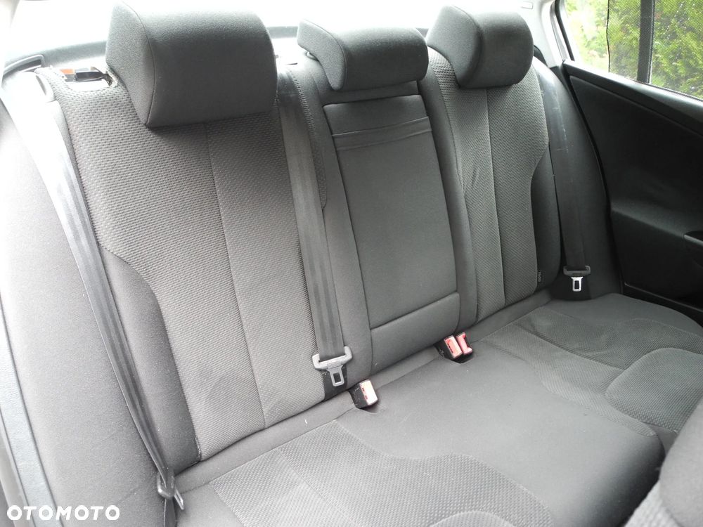 Volkswagen Passat - 17