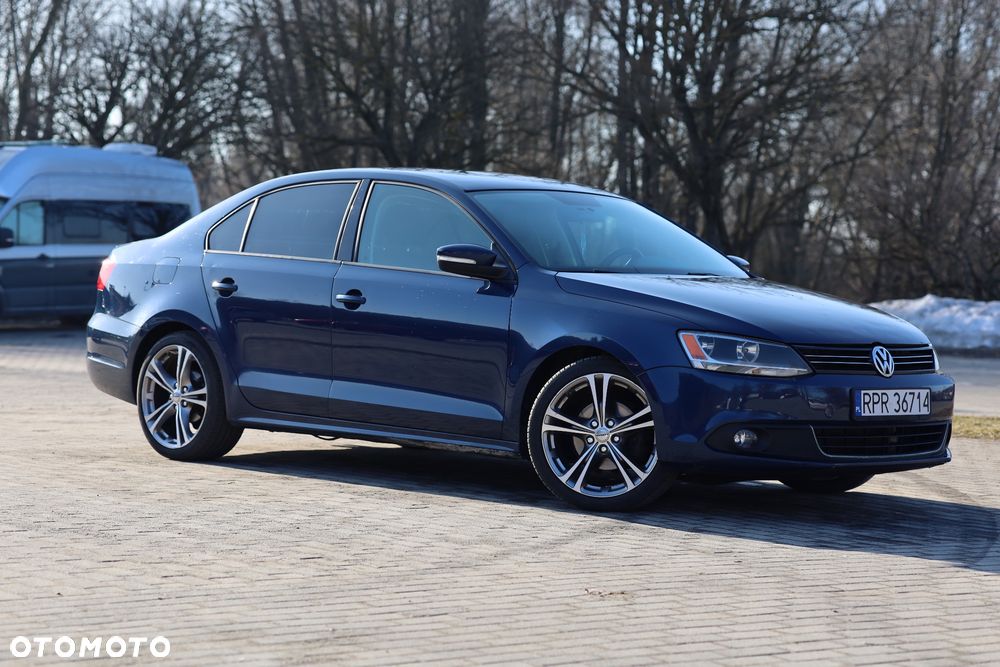 Volkswagen Jetta - 1