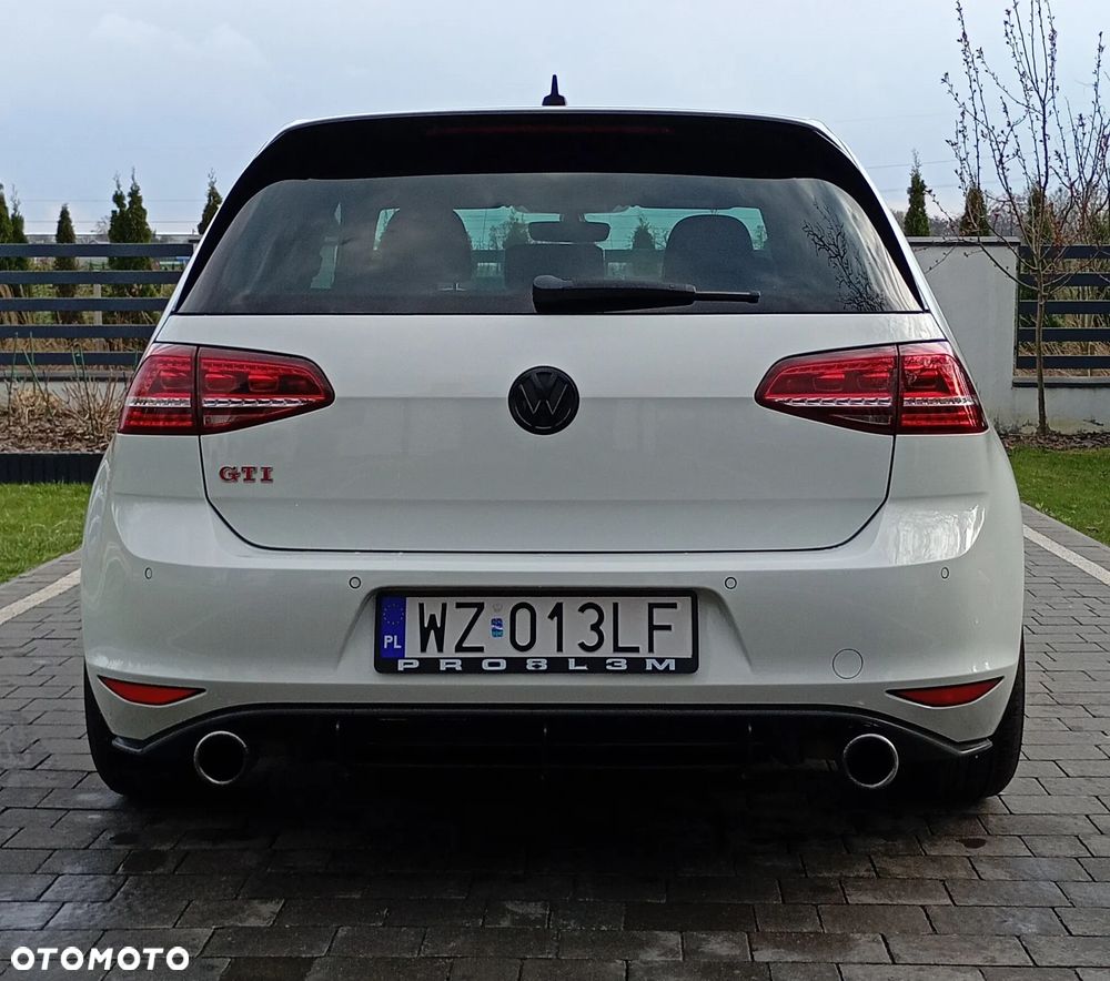 Volkswagen Golf - 8