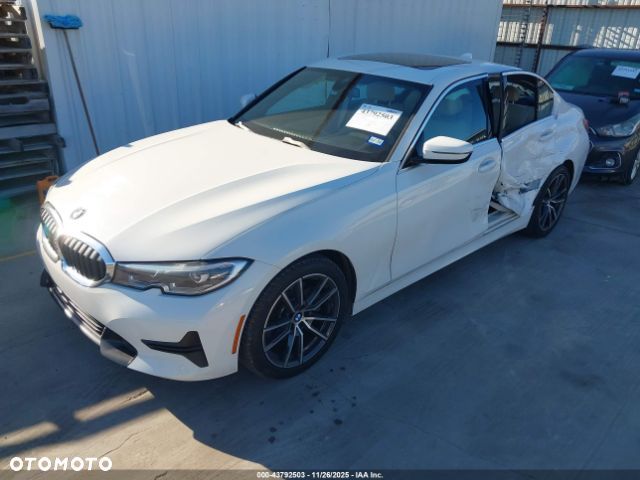 BMW Seria 3 330i Sport Line - 2