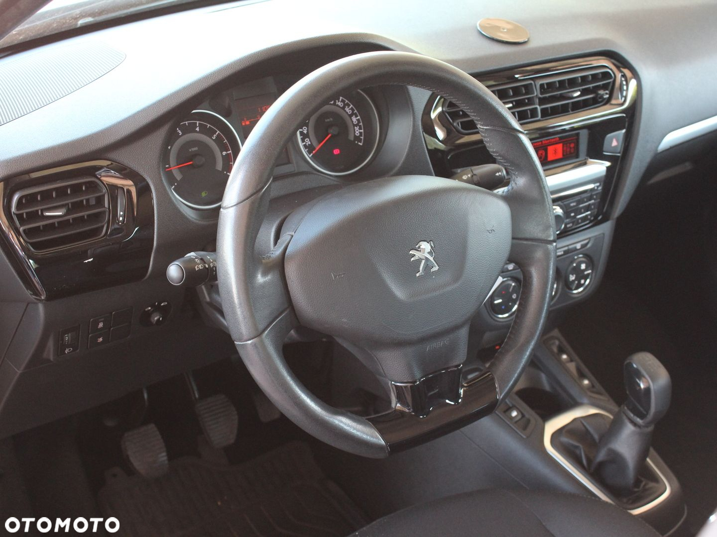 Peugeot 301 1.6 VTi Allure - 2