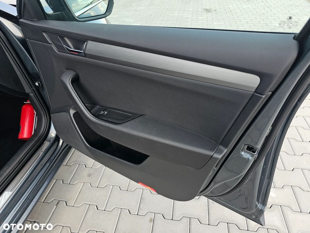 Skoda Superb 1.6 TDI DSG Style - 37