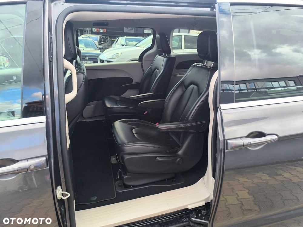 Chrysler Pacifica - 15