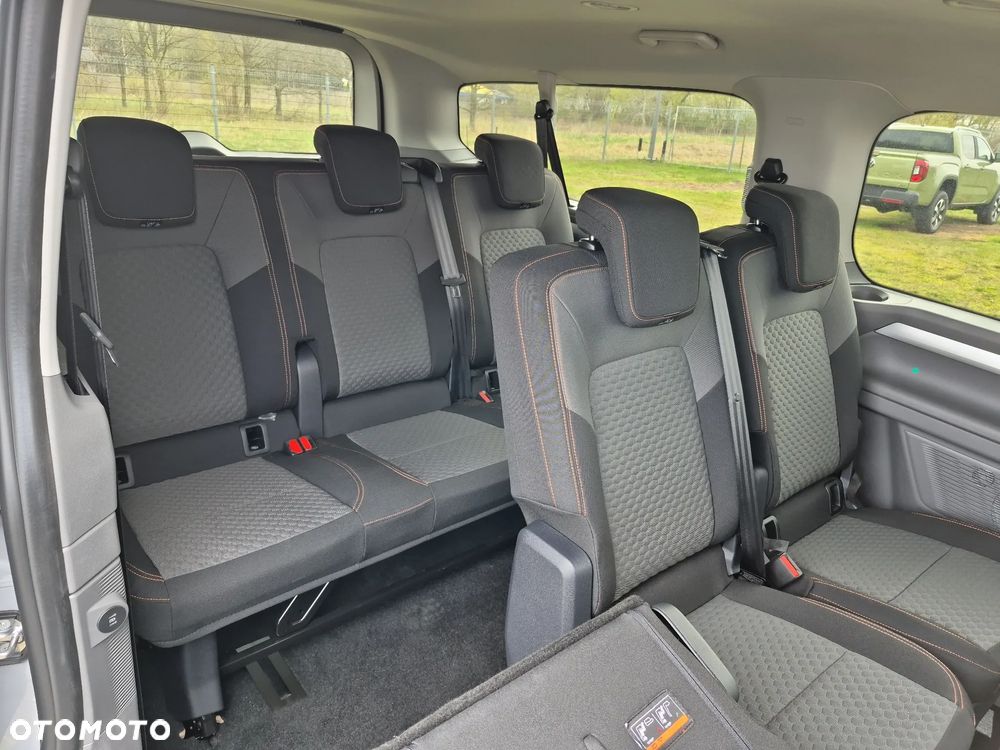 Volkswagen Caravelle - 12