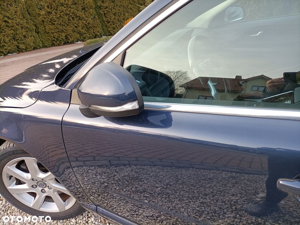Volvo V70 D2 Black Edition - 24