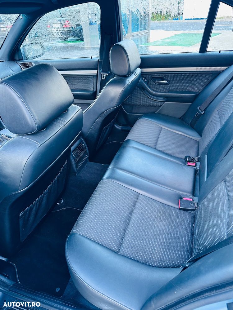 BMW Seria 5 520iA - 8