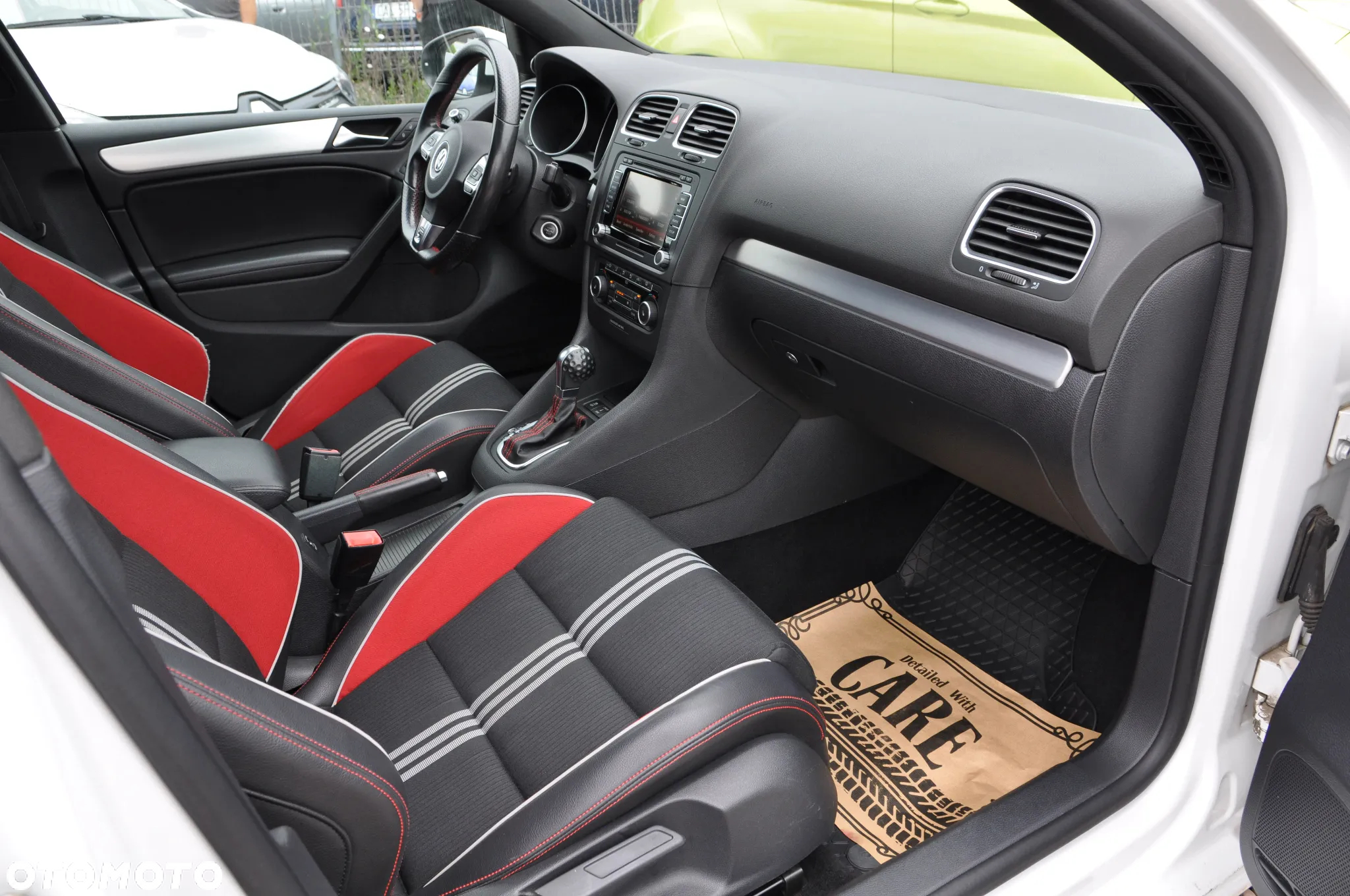 Volkswagen Golf 2.0 GTI DSG adidas - 9