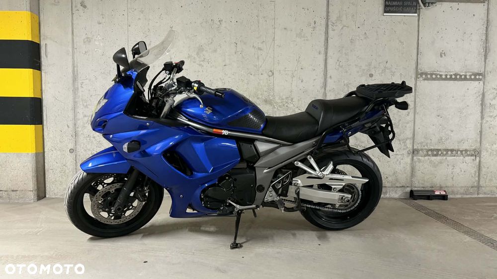 Suzuki GSX - 13