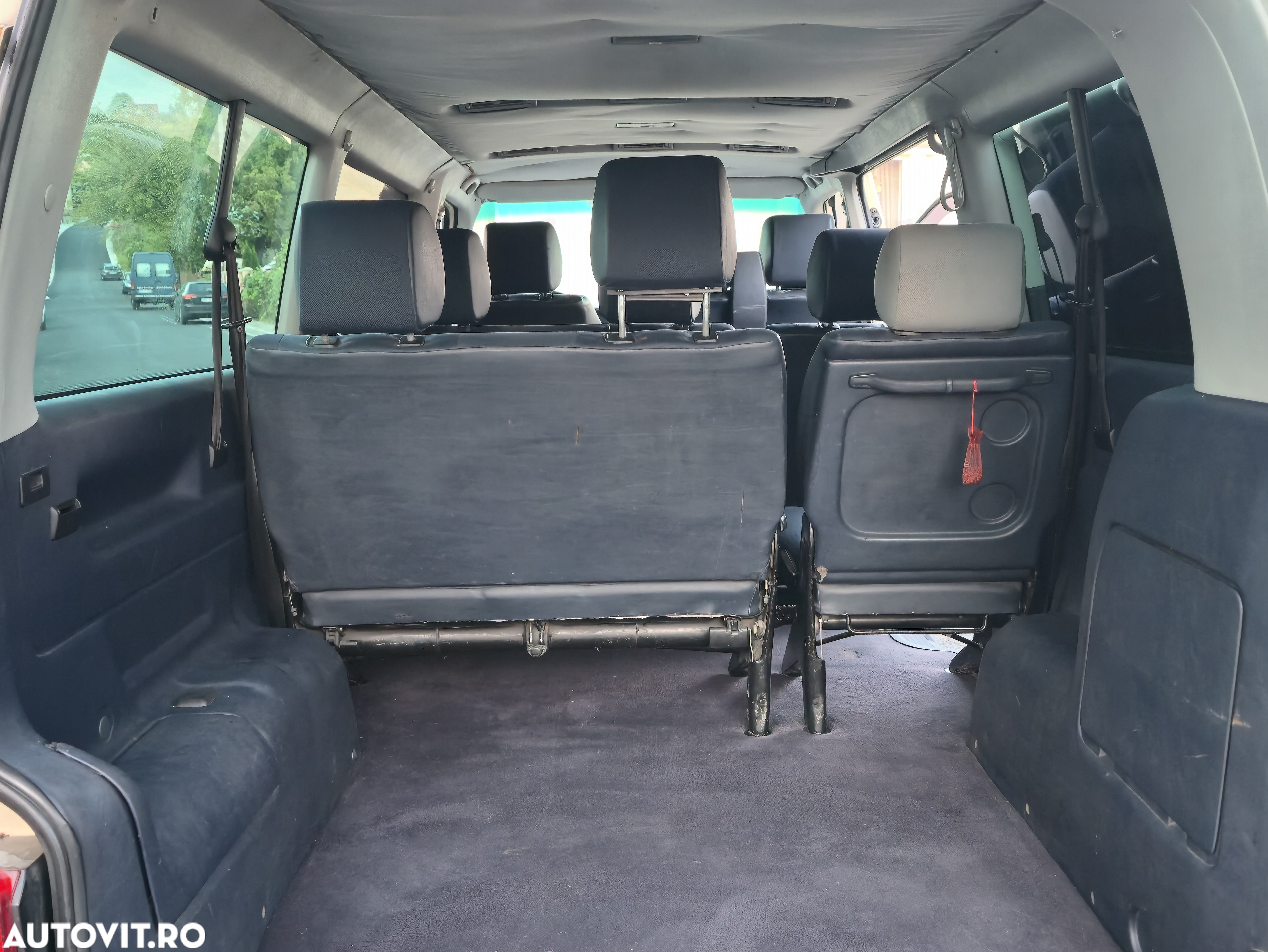 Volkswagen Caravelle - 9