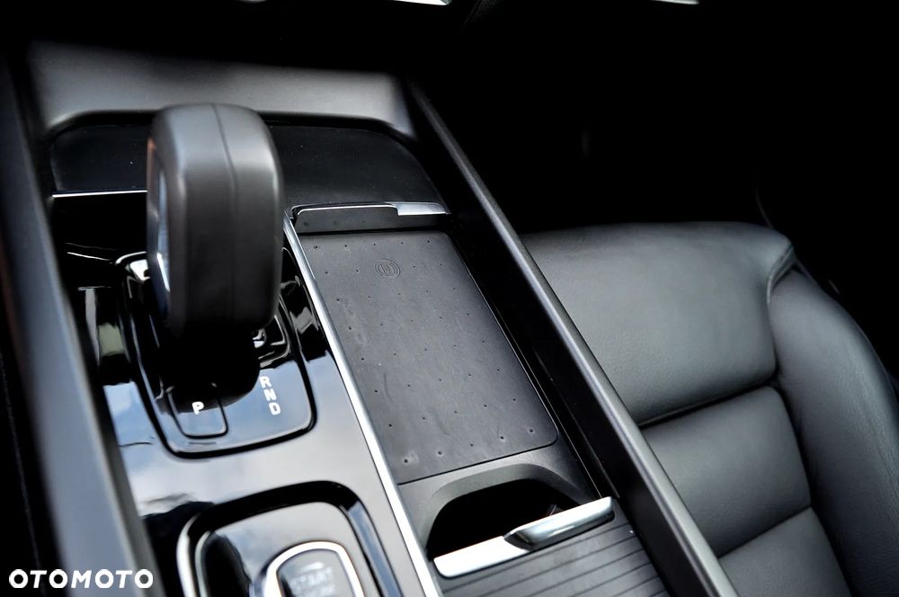 Volvo XC 60 B4 D Geartronic Momentum Pro - 24