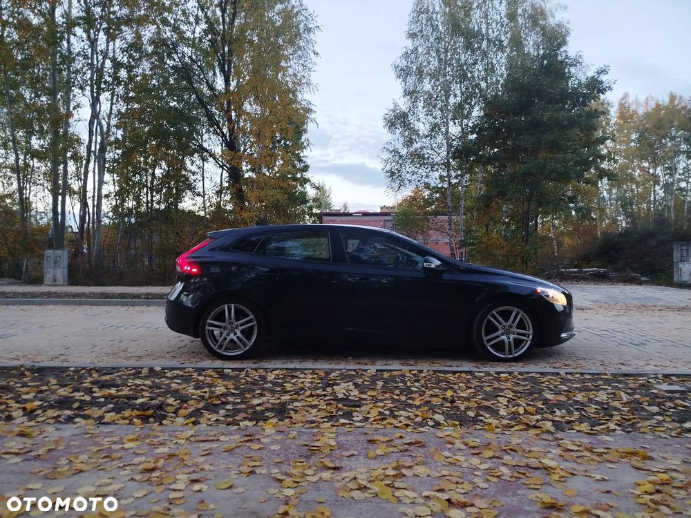 Volvo V40 2012 photo 2
