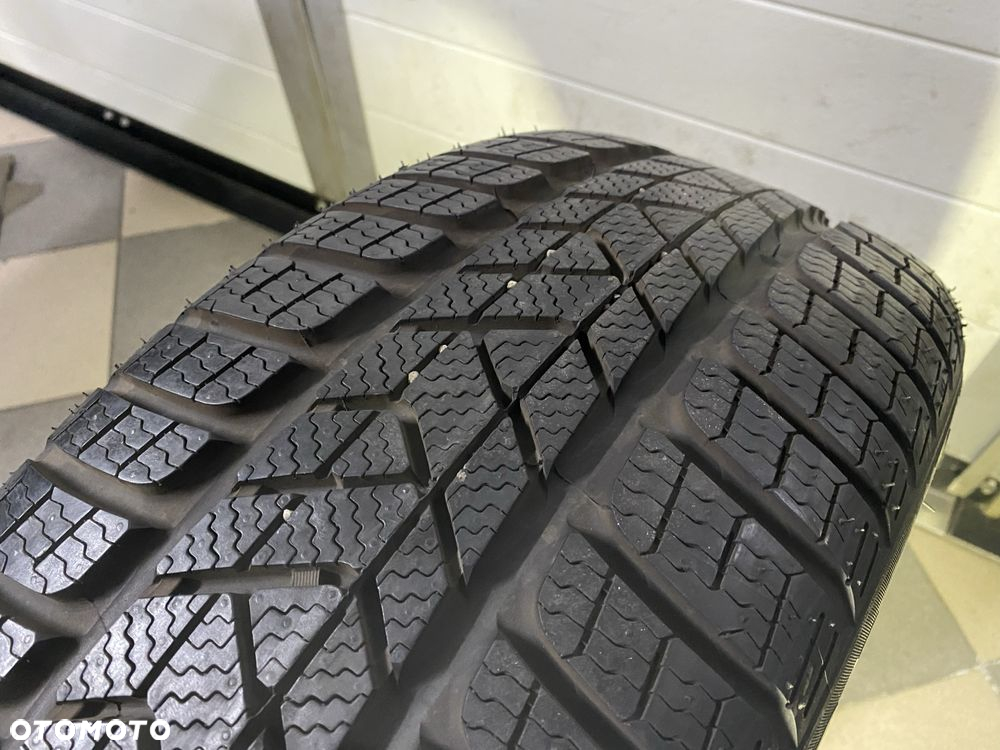 Opony Zimowe Pirelli Sottozero 3 Winter Run Flat  225/45 R19 96V 4szt - 5