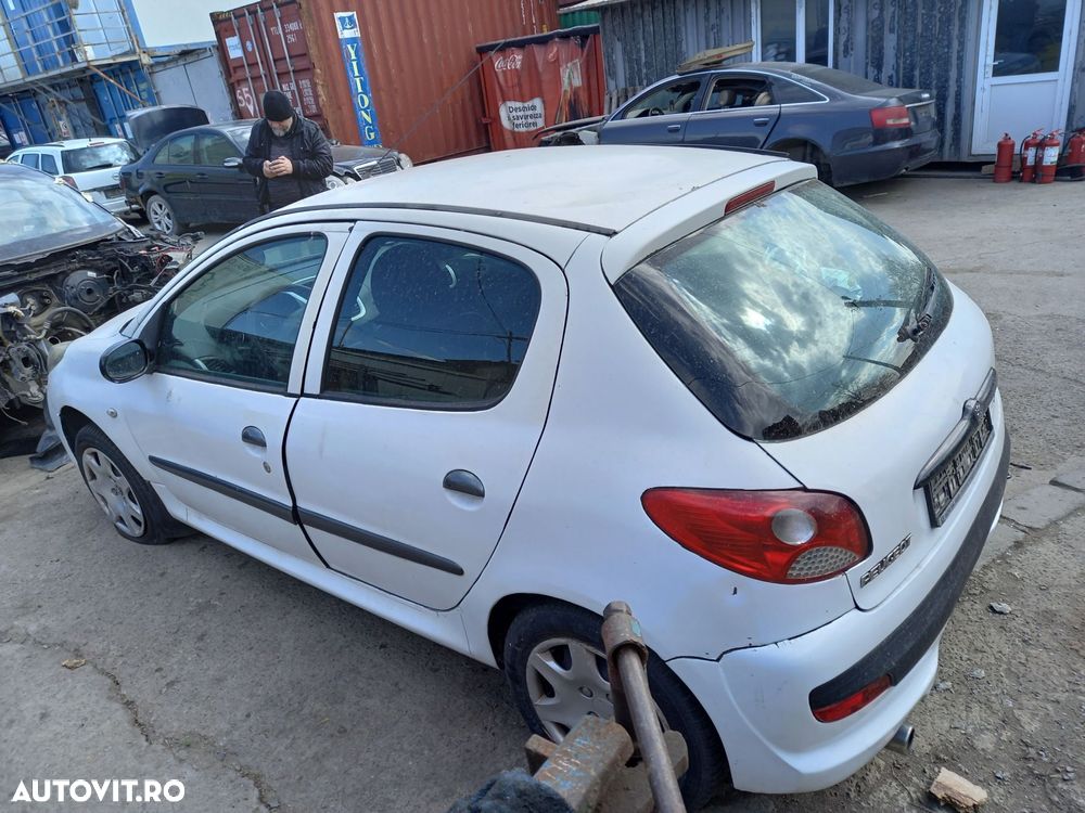 Dezmembrari  Peugeot 206+ (T3E)  2009  > 0000 1.4 i Benzina - 3