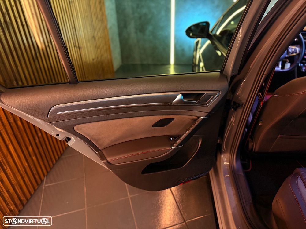 VW Golf GTI TCR 2.0 TSI OPF DSG - 18