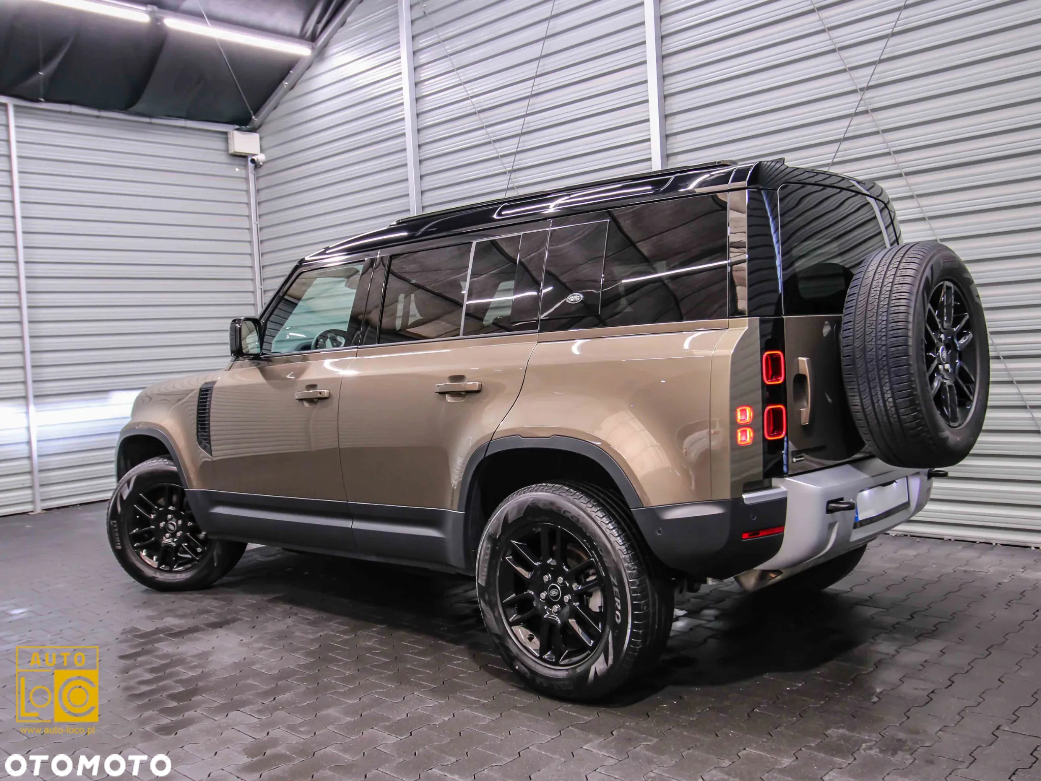 Land Rover Defender 110 2.0 P300 X-Dynamic HSE - 4