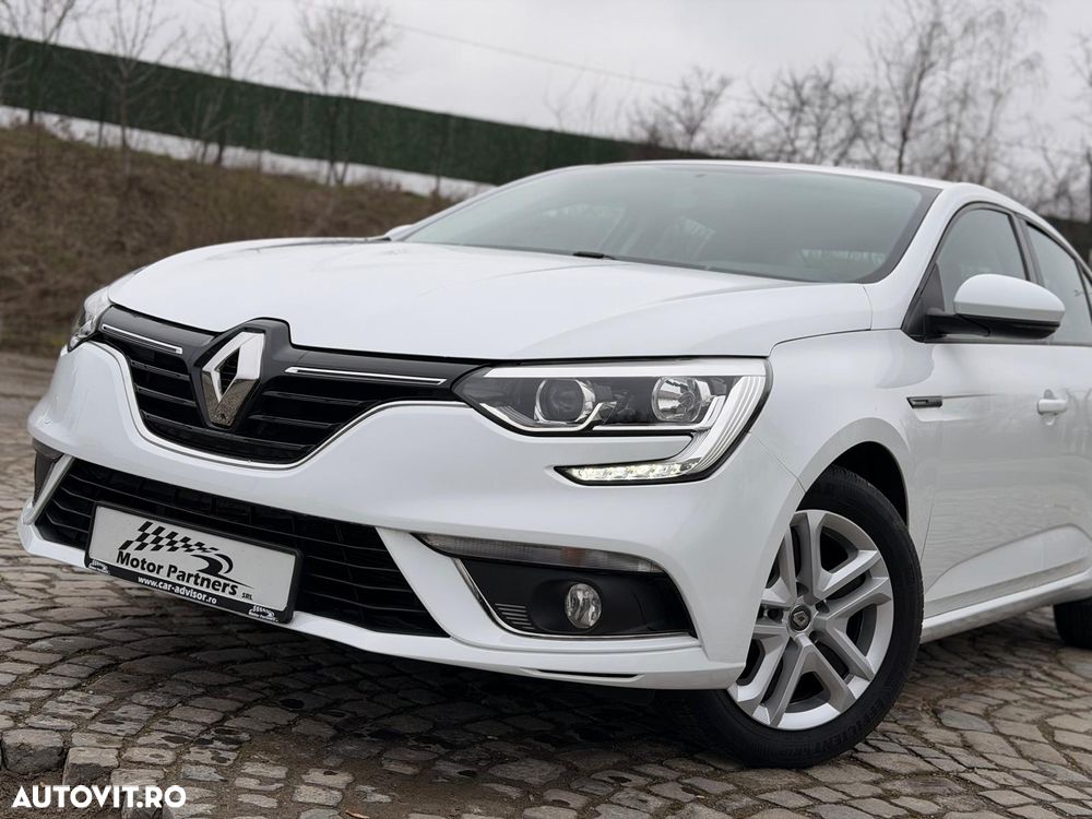 Renault Megane TCe Business - 13