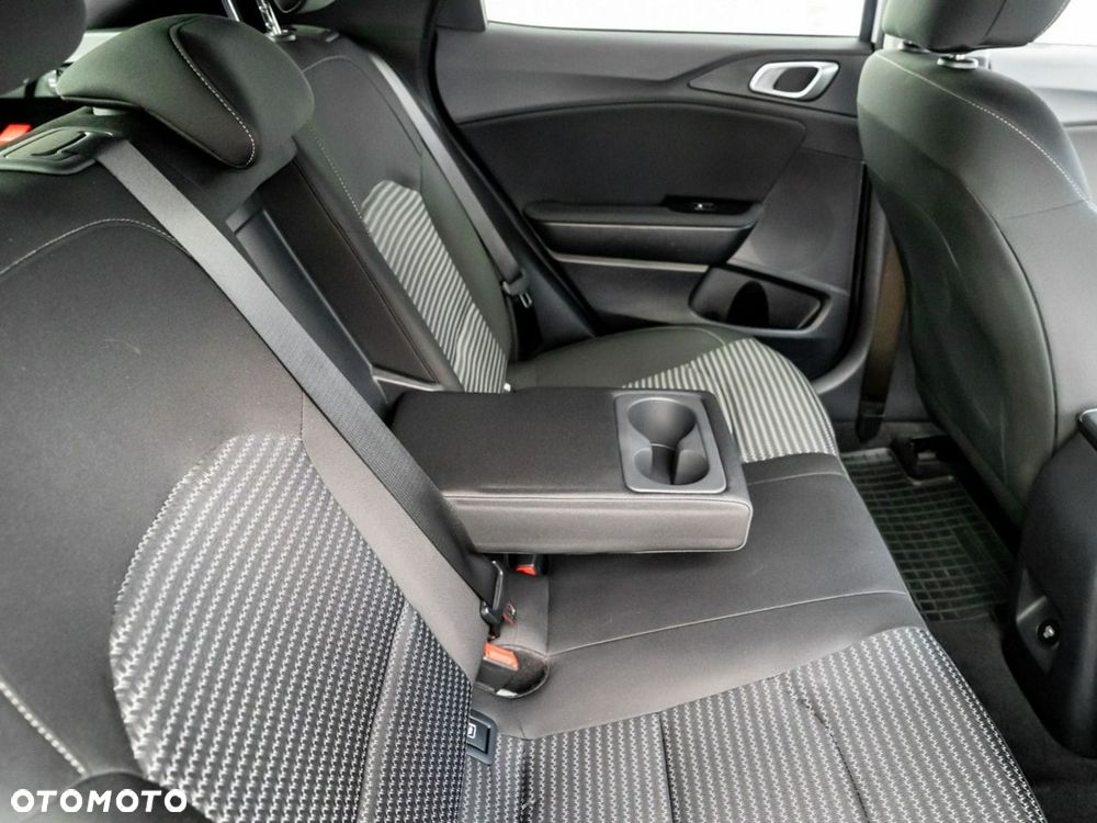 Kia XCeed 1.5 T-GDI M - 23